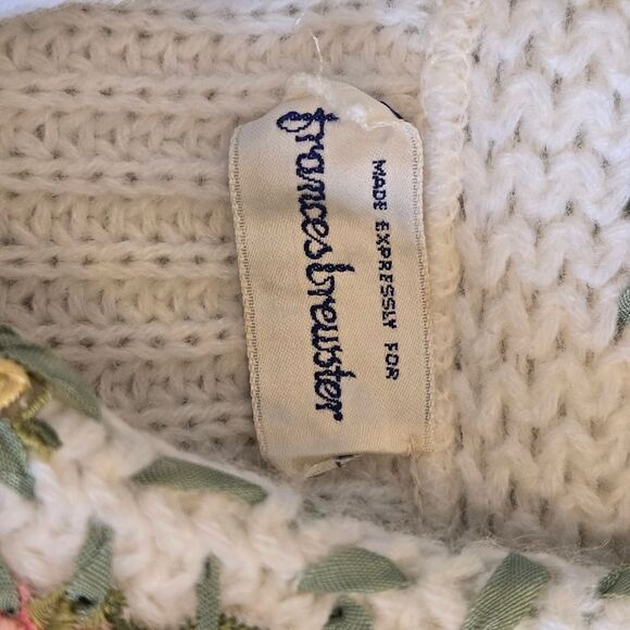 White Handknit Embroidered Collared Vintage Cardigan - Picture 9 of 9